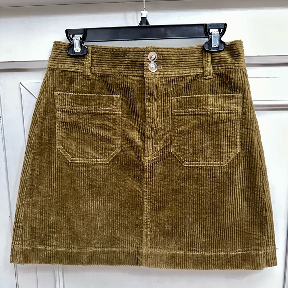 Madewell Olive Green Corduroy Mini Skirt with front pockets. Size 4.  Front zip